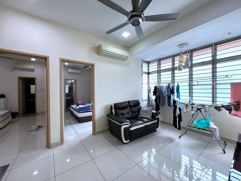 Cluster House for Sale in Taman Gaya (Ulu Tiram) - Karl Lim - Living Room - PropertyGuru.com.my