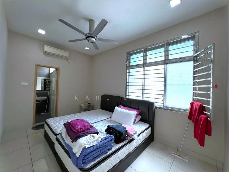 Cluster House for Sale in Taman Gaya (Ulu Tiram) - Karl Lim - Bedroom - PropertyGuru.com.my