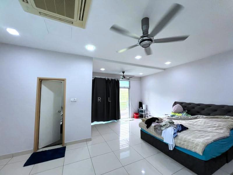 Cluster House for Sale in Taman Gaya (Ulu Tiram) - Karl Lim - Bedroom - PropertyGuru.com.my