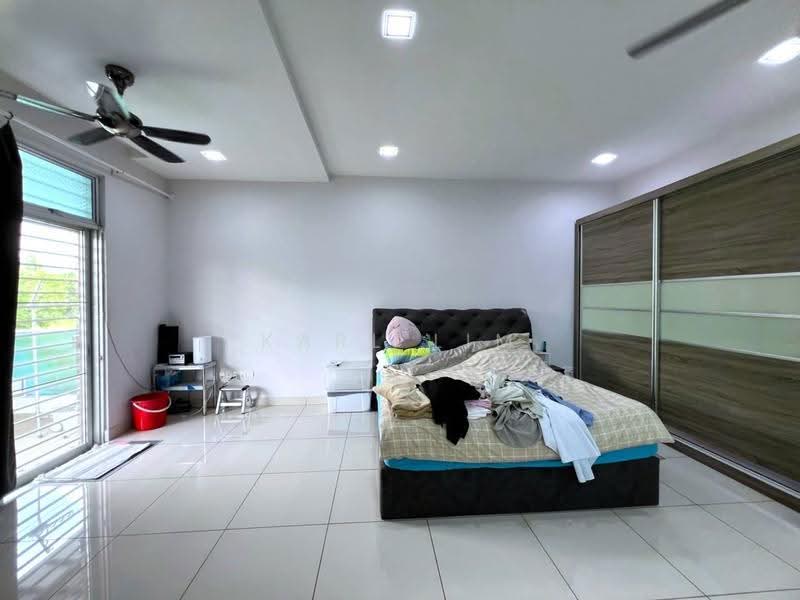 Cluster House for Sale in Taman Gaya (Ulu Tiram) - Karl Lim - Bedroom - PropertyGuru.com.my