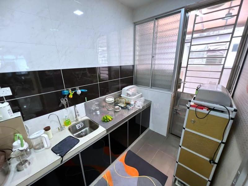 Cluster House for Sale in Taman Gaya (Ulu Tiram) - Karl Lim - Kitchen - PropertyGuru.com.my