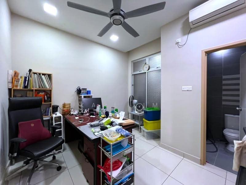 Cluster House for Sale in Taman Gaya (Ulu Tiram) - Karl Lim - Study - PropertyGuru.com.my