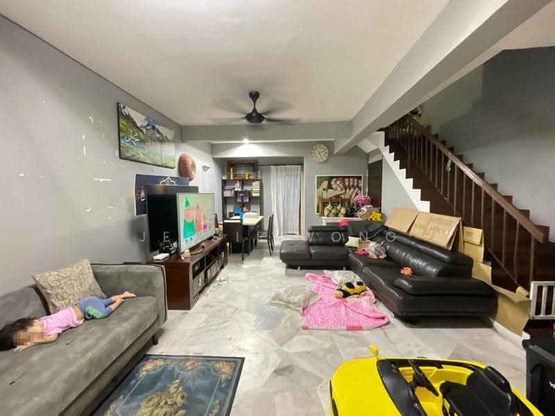 Rumah Teres untuk Dijual di Bandar Country Homes (Rawang) - Jessie Wong - Living Room - PropertyGuru.com.my