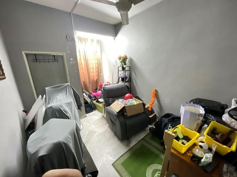 Rumah Teres untuk Dijual di Bandar Country Homes (Rawang) - Jessie Wong - Living Room - PropertyGuru.com.my