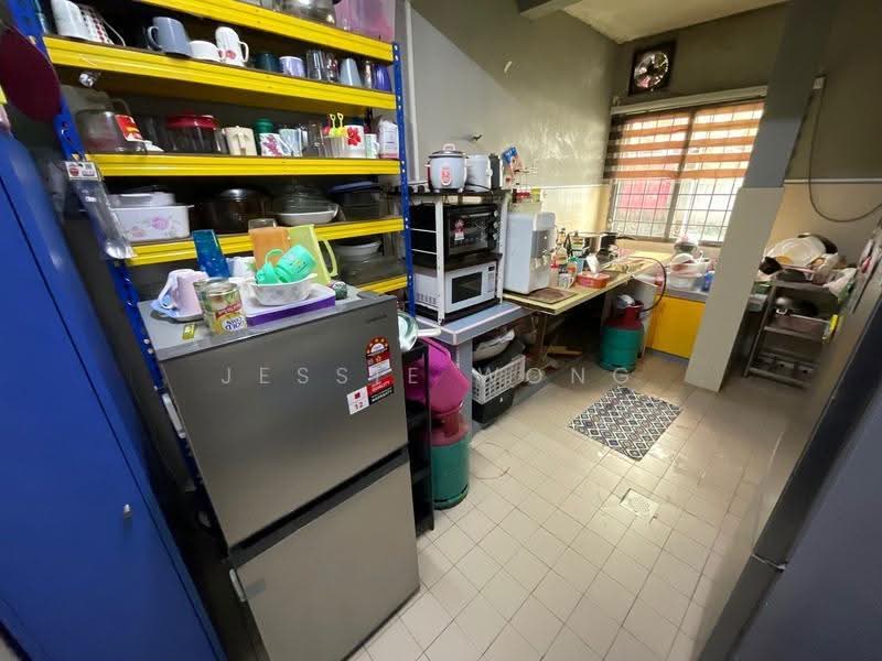 Rumah Teres untuk Dijual di Bandar Country Homes (Rawang) - Jessie Wong - Kitchen - PropertyGuru.com.my