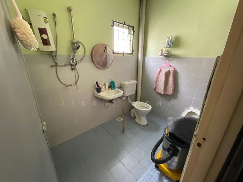 Rumah Teres untuk Dijual di Bandar Country Homes (Rawang) - Jessie Wong - Bathroom - PropertyGuru.com.my