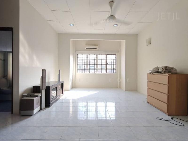 2-storey Terraced House for Sale in Taman Saga (Klang) - Daniel Kok - Living Room - PropertyGuru.com.my