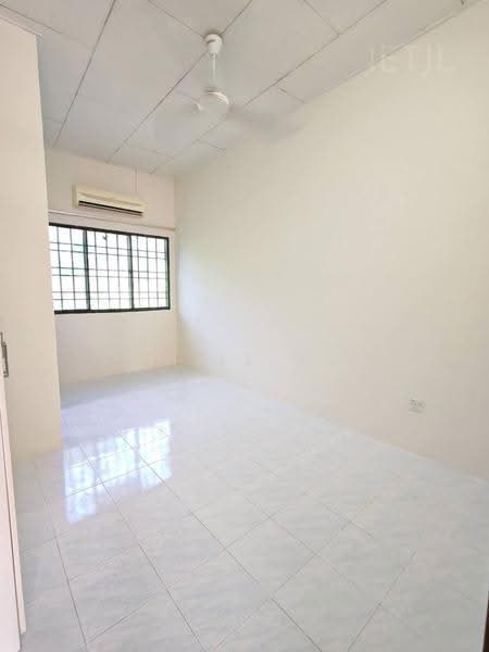 2-storey Terraced House for Sale in Taman Saga (Klang) - Daniel Kok - Living Room - PropertyGuru.com.my