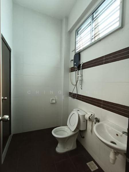 Rumah Berkembar untuk Dijual di Taman Paya Rumput Bestari (Paya Rumput) - Ching Linn Sei - Bathroom - PropertyGuru.com.my