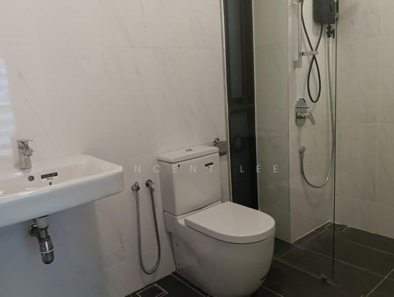 Kediaman Servis untuk Disewa di Reizz Residence - Vincent Lee - Bathroom - PropertyGuru.com.my