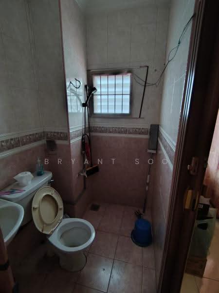 Rumah Teres 2-Tingkat untuk Dijual di Bandar Kinrara Seksyen 5 (Bandar Kinrara) - Bryant Soo - Bathroom - PropertyGuru.com.my