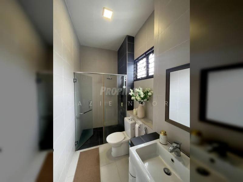 Rumah Teres 3-Tingkat untuk Dijual di Setia Utama (Setia Alam) - Fazie Noor - Bathroom - PropertyGuru.com.my