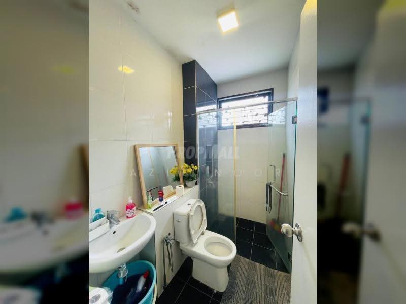 Rumah Teres 3-Tingkat untuk Dijual di Setia Utama (Setia Alam) - Fazie Noor - Bathroom - PropertyGuru.com.my