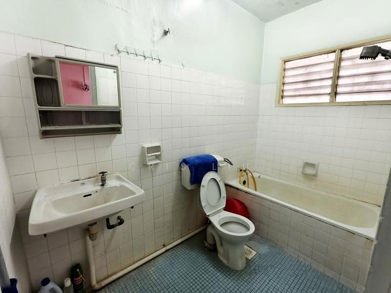 Rumah Teres 3-Tingkat untuk Dijual di Taman Bukit Teratai (Ampang) - Cris Liu - Bathroom - PropertyGuru.com.my