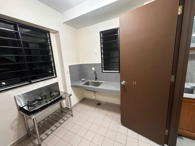 Service Residence for Sale at Saujana Residency - Thomas Loh - Kitchen - PropertyGuru.com.my