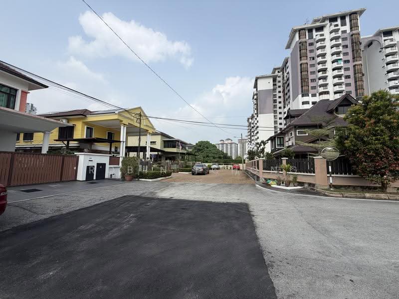 Bungalow House for Sale in Taman Ampang Utama (Ampang) - Robin Tchong - Exterior - PropertyGuru.com.my