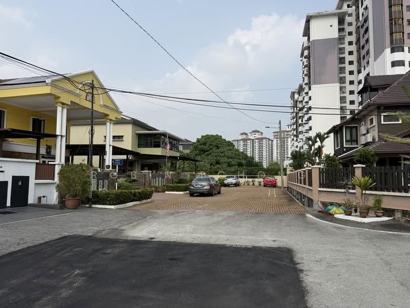 Bungalow House for Sale in Taman Ampang Utama (Ampang) - Robin Tchong - Exterior - PropertyGuru.com.my