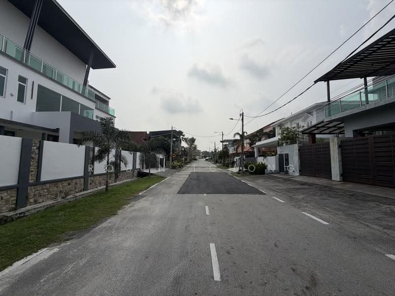 Bungalow House for Sale in Taman Ampang Utama (Ampang) - Robin Tchong - Exterior - PropertyGuru.com.my