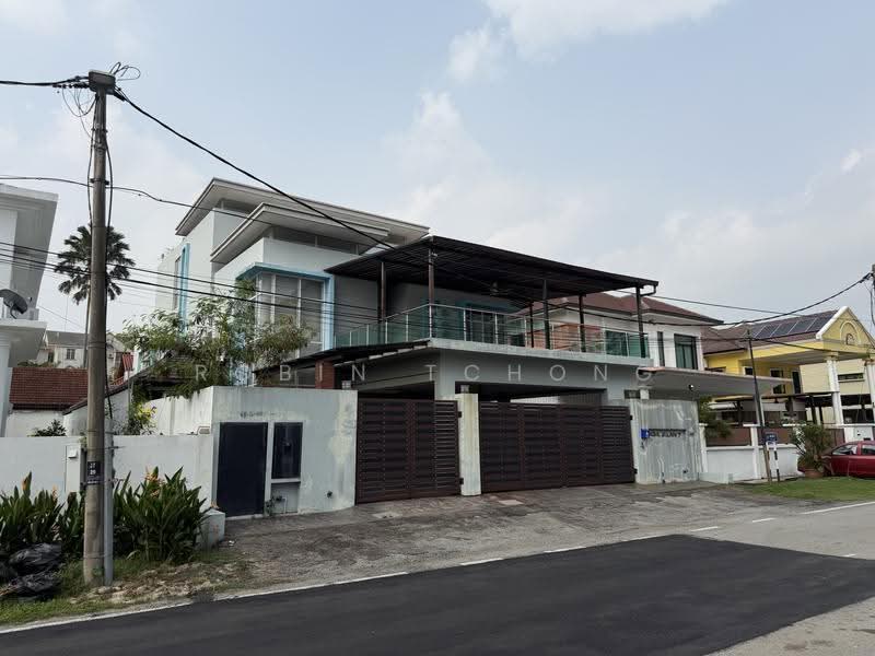 Bungalow House for Sale in Taman Ampang Utama (Ampang) - Robin Tchong - Exterior - PropertyGuru.com.my