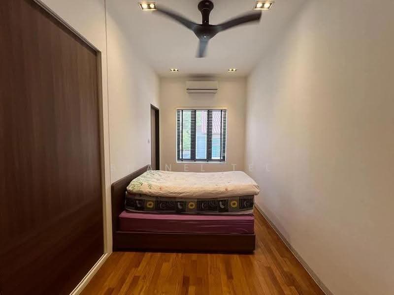 Semi-Detached House for Sale in Taman Kluang Indah (Kluang) - Shanel Tee - Bedroom - PropertyGuru.com.my