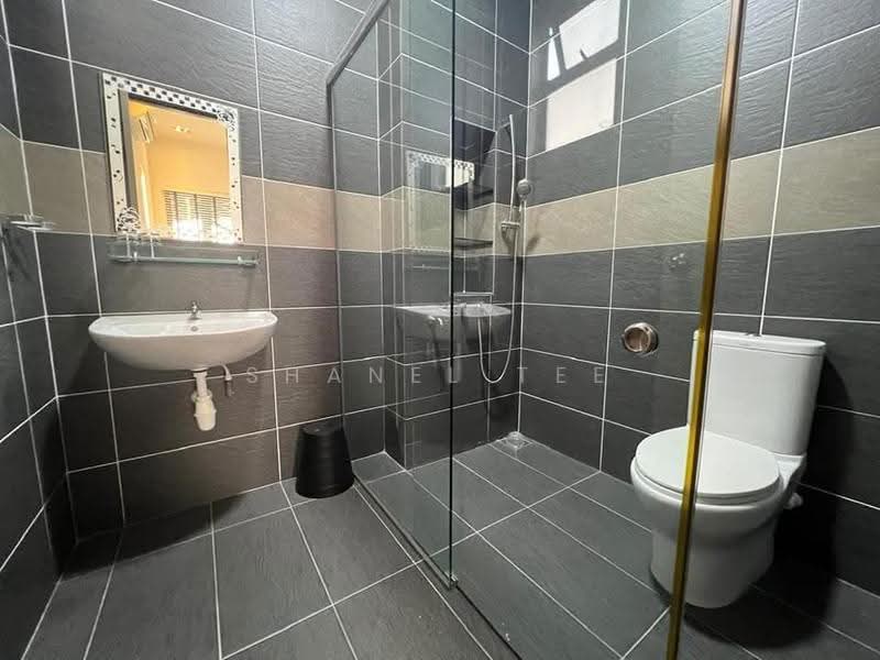 Semi-Detached House for Sale in Taman Kluang Indah (Kluang) - Shanel Tee - Bathroom - PropertyGuru.com.my