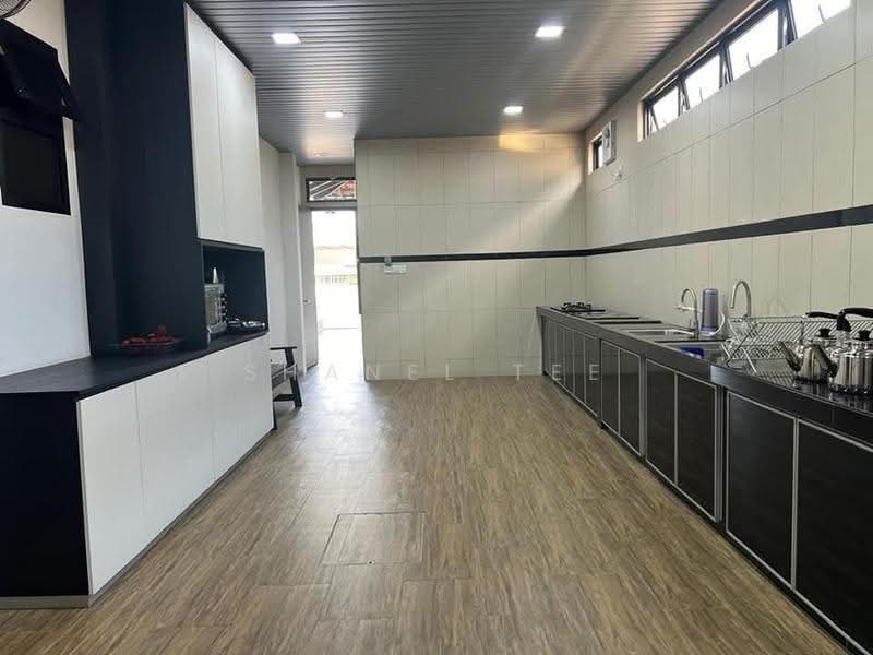 Semi-Detached House for Sale in Taman Kluang Indah (Kluang) - Shanel Tee - Kitchen - PropertyGuru.com.my