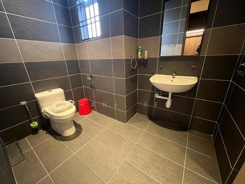 Semi-Detached House for Sale in Taman Kluang Indah (Kluang) - Shanel Tee - Bathroom - PropertyGuru.com.my
