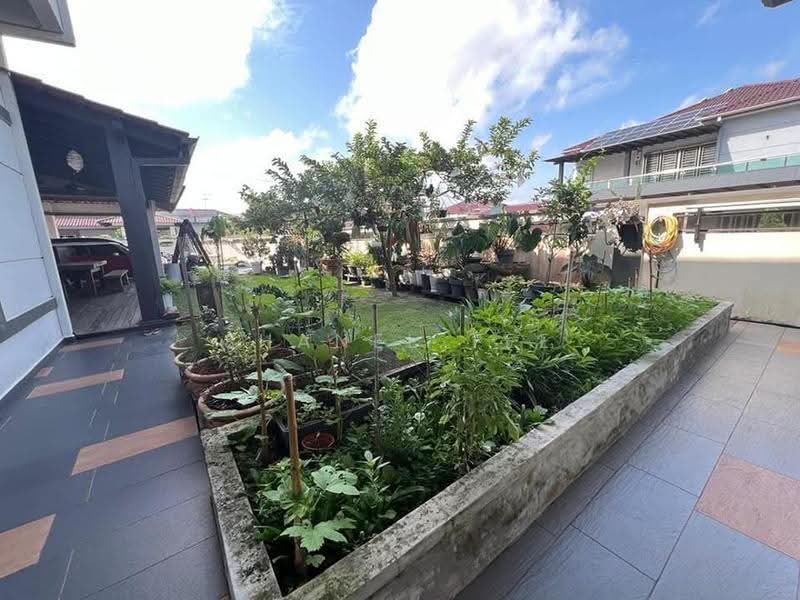 Semi-Detached House for Sale in Taman Kluang Indah (Kluang) - Shanel Tee - Garden - PropertyGuru.com.my