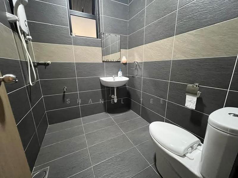 Semi-Detached House for Sale in Taman Kluang Indah (Kluang) - Shanel Tee - Bathroom - PropertyGuru.com.my