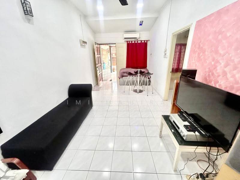 1-storey Terraced House for Sale in Balakong (Selangor) - Aimi Mahirah - Living Room - PropertyGuru.com.my