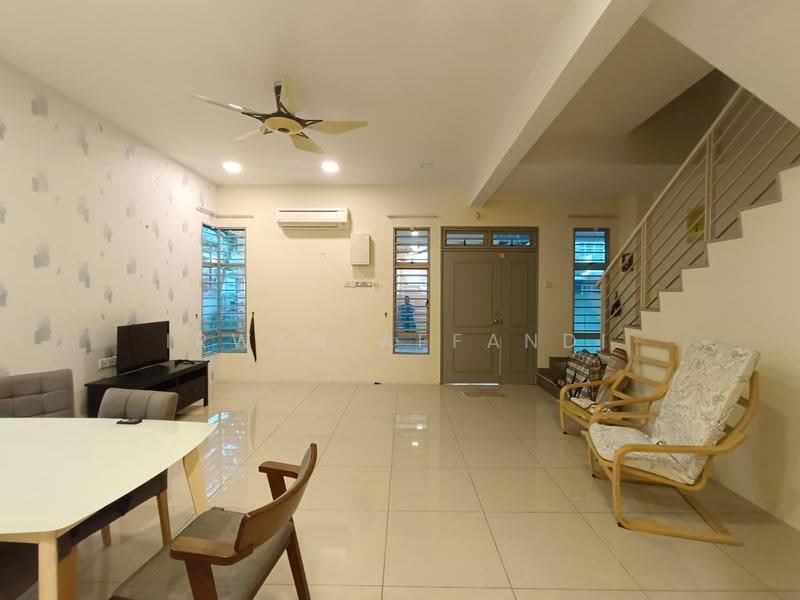 Rumah Kluster untuk Dijual di Bandar Saujana Putra (Tanjong Duabelas) - Irwan Affandi - Living Room - PropertyGuru.com.my