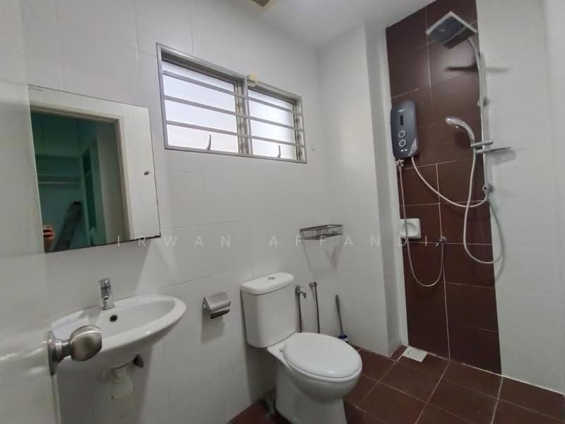 Rumah Kluster untuk Dijual di Bandar Saujana Putra (Tanjong Duabelas) - Irwan Affandi - Bathroom - PropertyGuru.com.my