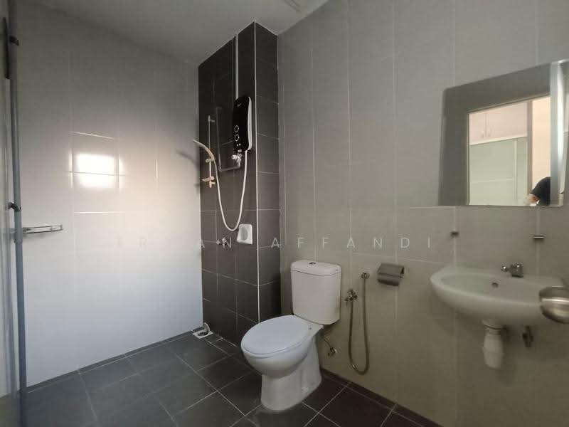 Rumah Kluster untuk Dijual di Bandar Saujana Putra (Tanjong Duabelas) - Irwan Affandi - Bathroom - PropertyGuru.com.my