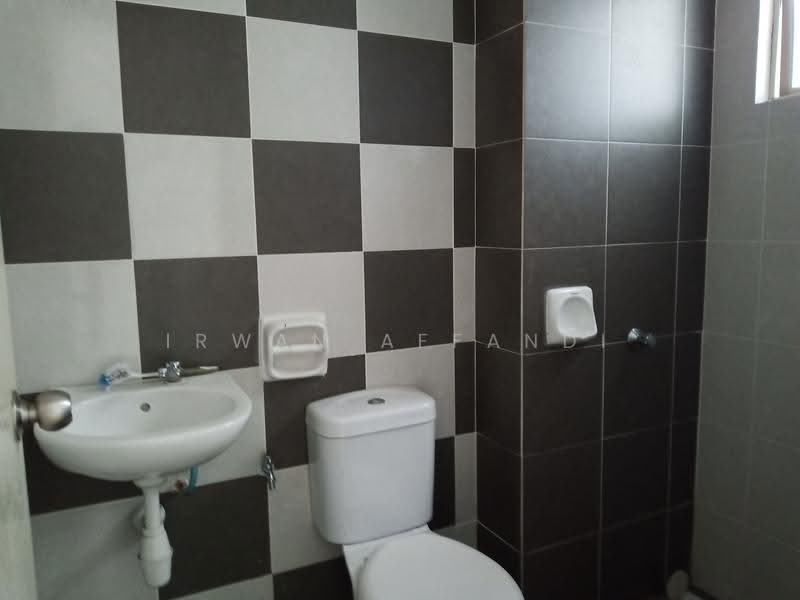 Rumah Kluster untuk Dijual di Bandar Saujana Putra (Tanjong Duabelas) - Irwan Affandi - Bathroom - PropertyGuru.com.my