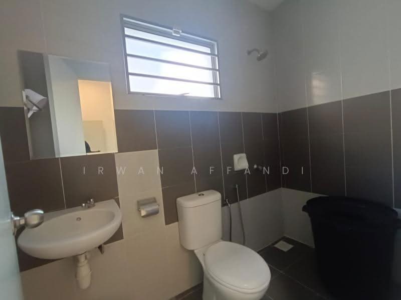 Rumah Kluster untuk Dijual di Bandar Saujana Putra (Tanjong Duabelas) - Irwan Affandi - Bathroom - PropertyGuru.com.my