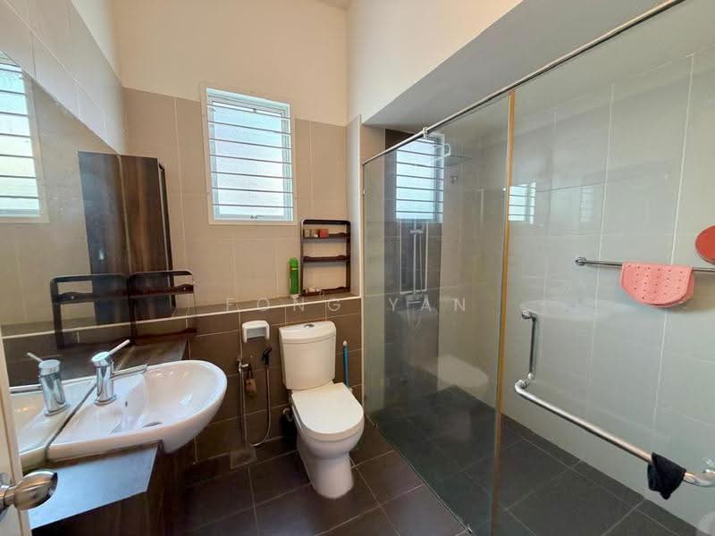 2-storey Terraced House for Sale in Setia Indah 12 (Setia Alam) - Fong Yan - Bathroom - PropertyGuru.com.my