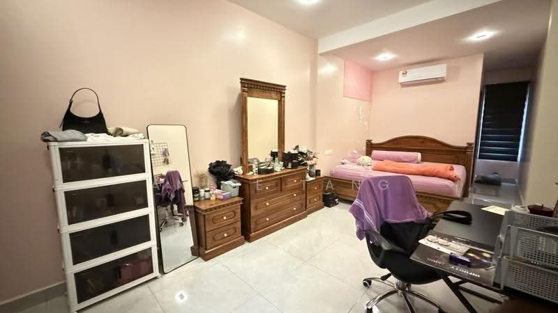 Rumah Berkembar untuk Dijual di Kota Kemuning (Shah Alam) - Anjoe Tang - Bedroom - PropertyGuru.com.my