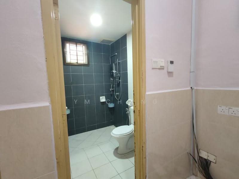 Rumah Berkembar untuk Dijual di Taman Tasik Utama (Bukit Katil) - YM Chong - Bathroom - PropertyGuru.com.my