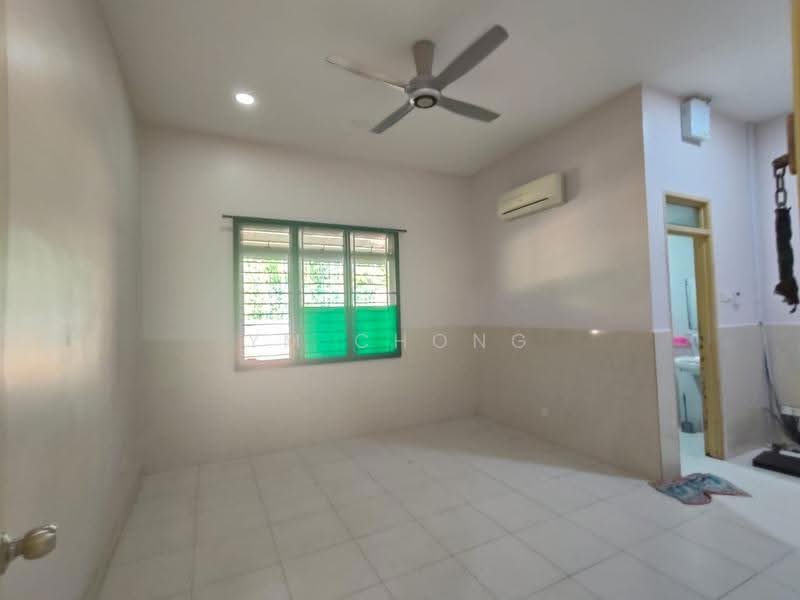 Rumah Berkembar untuk Dijual di Taman Tasik Utama (Bukit Katil) - YM Chong - Living Room - PropertyGuru.com.my