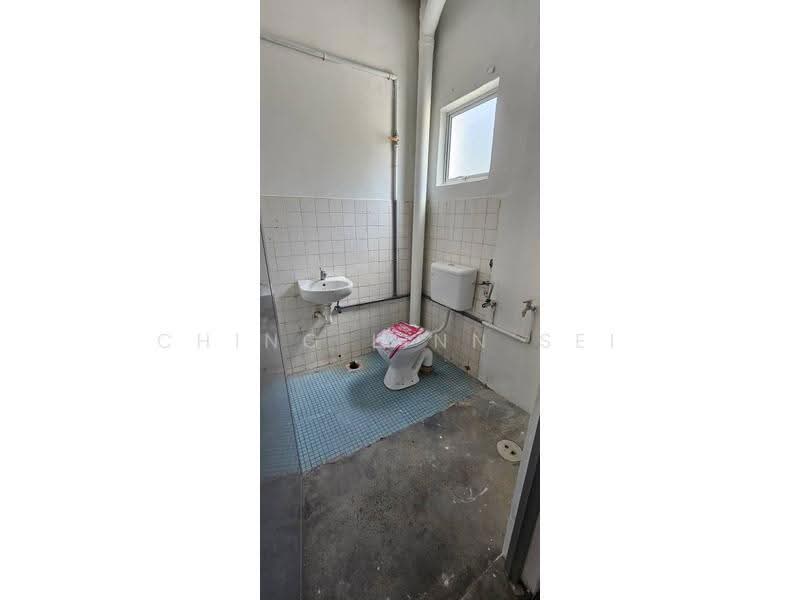 Shop / Office for Sale in Taman Melaka Raya (Melaka City) - Ching Linn Sei - Bathroom - PropertyGuru.com.my