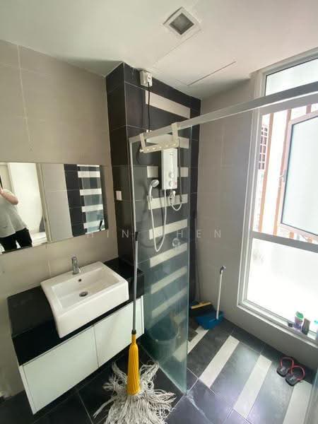 Pangsapuri untuk Disewa di Central Residence @ Sungai Besi - Hin Shen - Bathroom - PropertyGuru.com.my