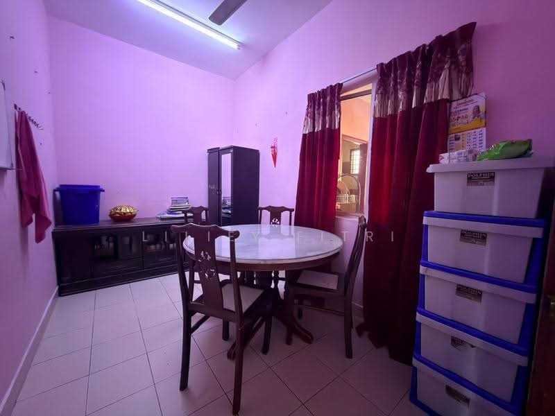 2-storey Terraced House for Sale in Taman Suria Selayang (Selayang) - Liliey Fitri - Dining Room - PropertyGuru.com.my