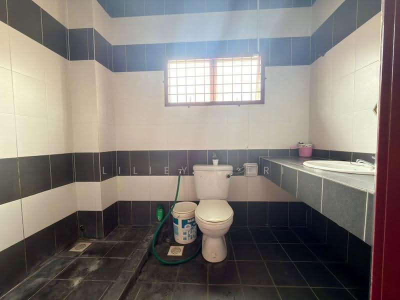 2-storey Terraced House for Sale in Taman Suria Selayang (Selayang) - Liliey Fitri - Bathroom - PropertyGuru.com.my