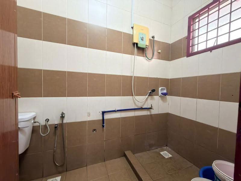 2-storey Terraced House for Sale in Taman Suria Selayang (Selayang) - Liliey Fitri - Bathroom - PropertyGuru.com.my