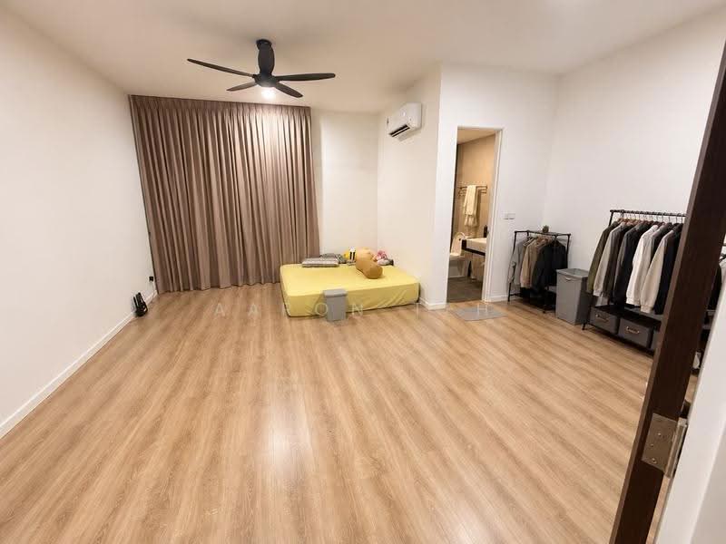 Rumah Teres 3-Tingkat untuk Dijual di Taman Puncak Jalil (Seri Kembangan) - Aaron Teh - Bedroom - PropertyGuru.com.my