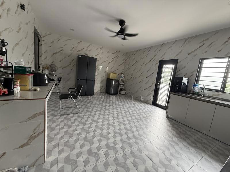 Rumah Teres 3-Tingkat untuk Dijual di Taman Puncak Jalil (Seri Kembangan) - Aaron Teh - Kitchen - PropertyGuru.com.my