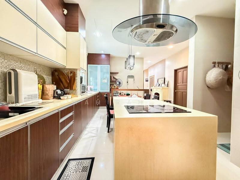 Rumah Banglo untuk Dijual di Bandar Putra Permai (Seri Kembangan) - Mahirah . - Kitchen - PropertyGuru.com.my