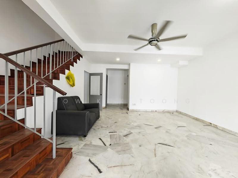 2-storey Terraced House for Sale in Bandar Kinrara Seksyen 1 (Bandar Kinrara) - Chow Kok Toong - Living Room - PropertyGuru.com.my