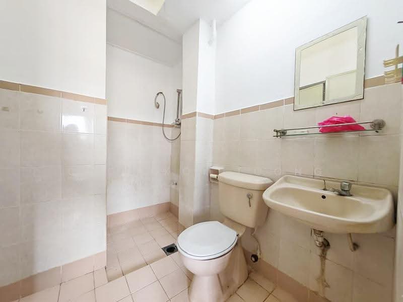 2-storey Terraced House for Sale in Bandar Kinrara Seksyen 1 (Bandar Kinrara) - Chow Kok Toong - Bathroom - PropertyGuru.com.my