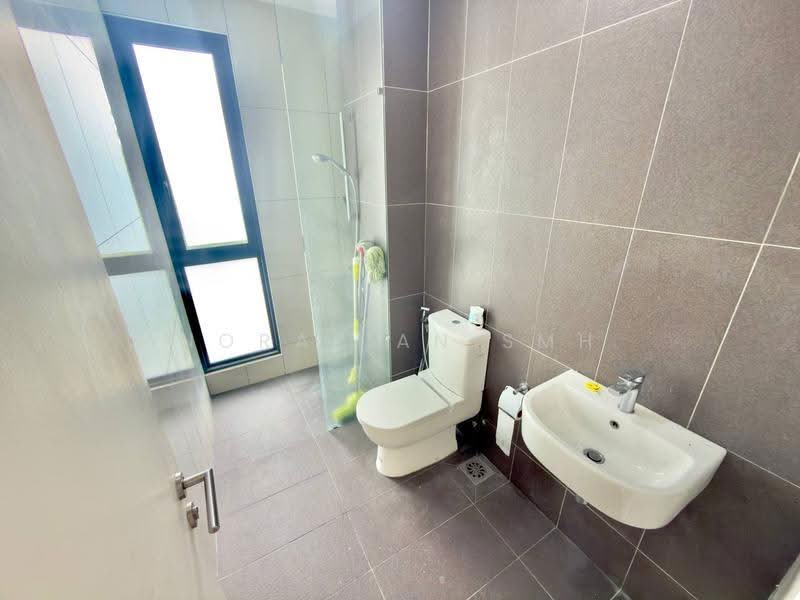Semi-Detached House for Sale in Taman Bukit Palma (Kajang) - Norafian SMH - Bathroom - PropertyGuru.com.my